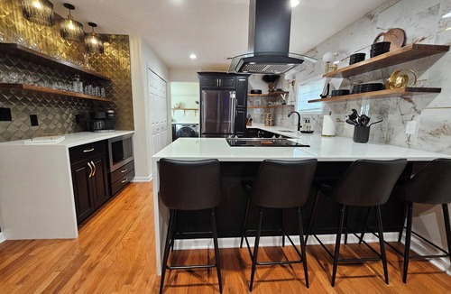 Taylor House | New! 2BD-Home with FAST Wi-Fi & FREE Parking!