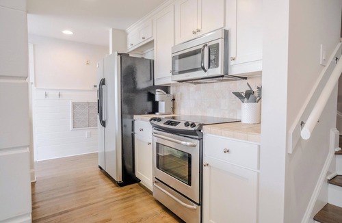 Sunnyside Condo | NEW!2BR Carillon Condo. 5 min walk 2 beach,Pools,Pickleball, Incl beach chairs.