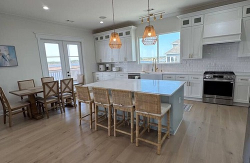 Shoreline Park House | New 5BR Bayfront Home | Fishing, Kayaking & Boat Launch Access