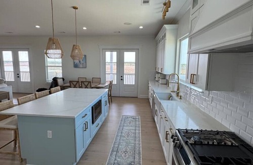 Shoreline Park House | New 5BR Bayfront Home | Fishing, Kayaking & Boat Launch Access