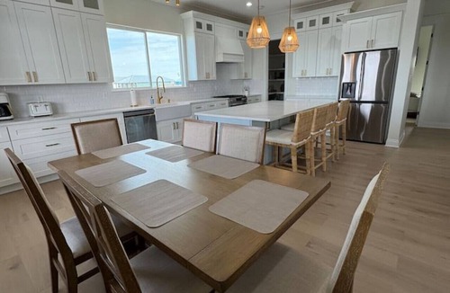 Shoreline Park House | New 5BR Bayfront Home | Fishing, Kayaking & Boat Launch Access