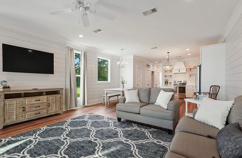 Old Town House | New Beachfront 3 Bed 2 1/2 Bath in downtown Bay St Louis in Prime Location