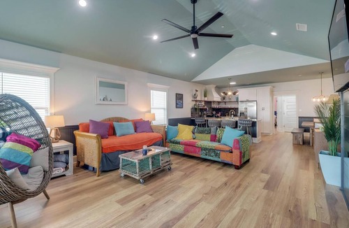 Long Beach House | New Beachfront home. Large Pool with Hot tub. Outside Kitchen. Volleyball court.