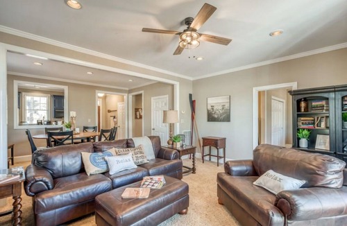 Eatonton House | New Charming 2-bedroom place in Great Waters!