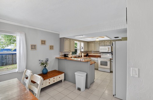 Kingswood House | NEW! Chelsea Way Getaway Bright 4BR Family Retreat