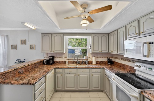 Kingswood House | NEW! Chelsea Way Getaway Bright 4BR Family Retreat