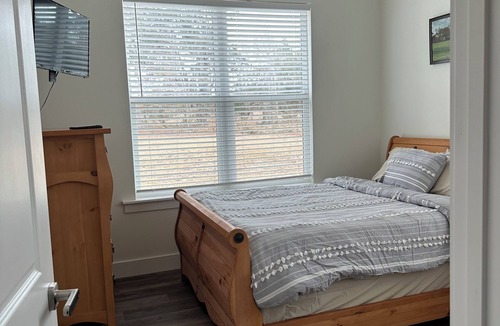 Wellborn House | New Construction 3-bedroom farmhouse in marvelous Wellborn, Florida with AC.