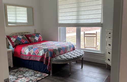 Wellborn House | New Construction 3-bedroom farmhouse in marvelous Wellborn, Florida with AC.