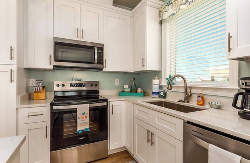 Dauphin Island House | New Construction! Beachfront, 3 Bedroom/3.5 Bath, Pool, Hot Tub, Pet Friendly