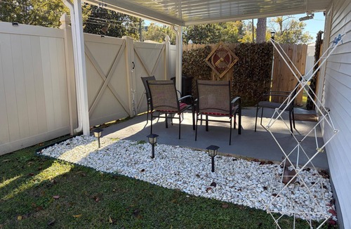 Slidell House | New, Cozy & peaceful stay, 30 minutes from New Orleans. Family and pet friendly!