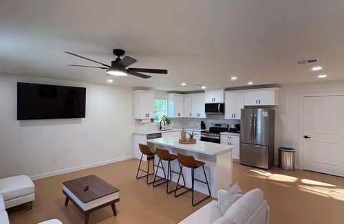 Sulphur House | New Duplex Near Plants and Casinos Fast Wi-Fi