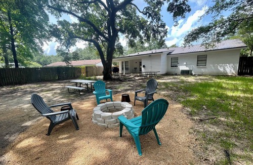 Mobile House | New Fully Renovated cozy home! Prime location, family friendly. Book now!