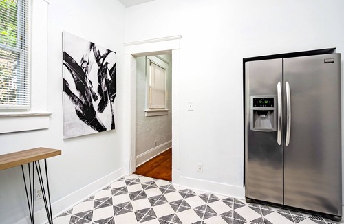 Westview House | *NEW* Gorgeous Beltline Bungalow Centrally Located