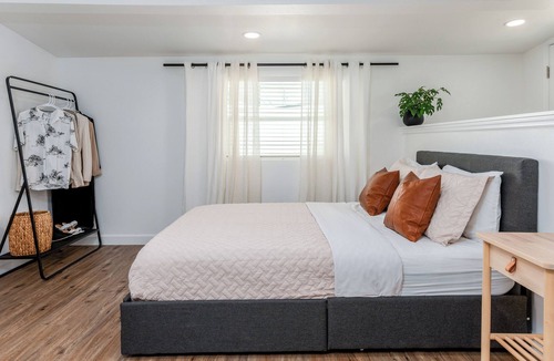 Sandalwood Apartment | NEW Guesthouse + Serene Pergola