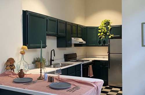 Lower Garden District Apartment | NEW | Henry Guest House | Pearsall Apt | Magazine