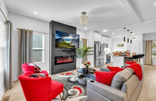 East Point House | New! Ivy Luxury Home Near Airport And Downtown