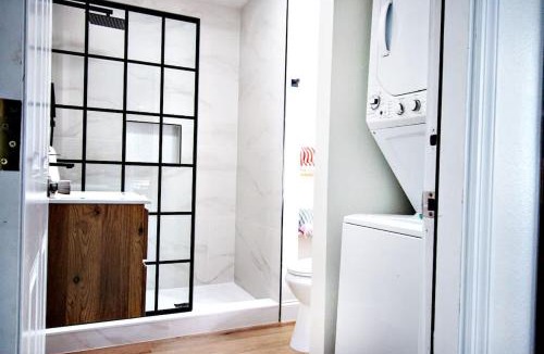 Orlando House | New King GH PetsOK PrivEnt Pvt FncdYard Tub Wash &Dryer