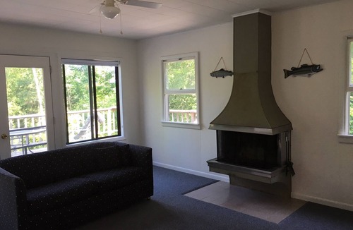 Lake Leelanau Cottage | New Listing! Leelanau Cottage near Good Harbor Beach