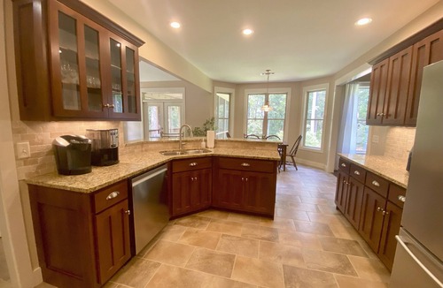 Senoia House | New listing! Privacy view & location in one! Secret garden 4 bedroom Senoia