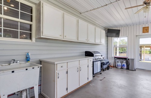Perry Cabin | New Listing Special! Down Da Bayou Lodge near Tabasco and Rip Van Winkle Gardens