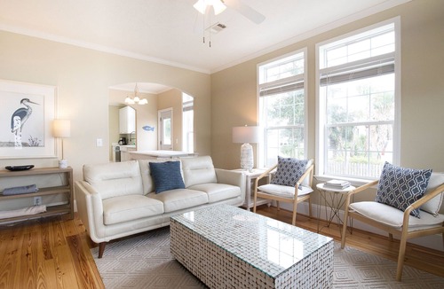 Old Town Cottage | *NEW* - LOCATION, LOCATION - 250 Feet to the Beach - Sleeps 6