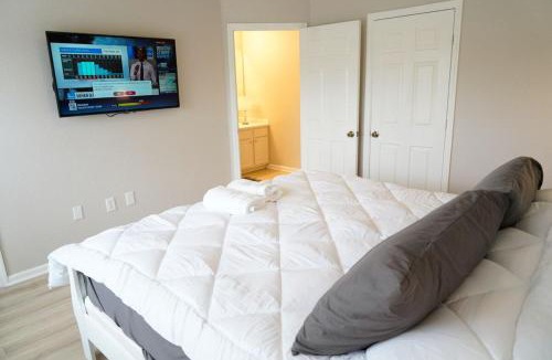 Windsor Hills House | New Luxury Disney Townhome at Windsor Hills Resort, 3BED 3BATH, Private Pool Parking WiFi Included
