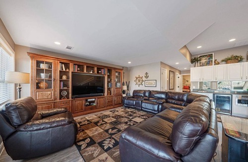 Eatonton House | New Luxury Lakefront Home with Dock, Hot Tub, Fire Pit, SUP Boards and Kayaks!