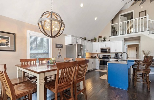 Eatonton House | New Luxury Lakefront Home with Dock, Hot Tub, Fire Pit, SUP Boards and Kayaks!