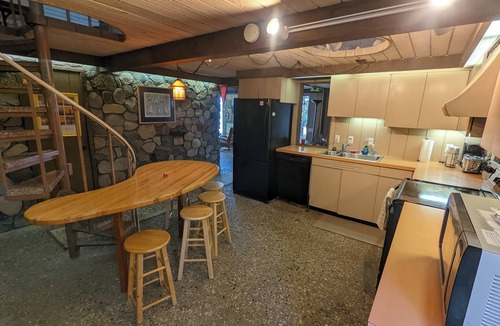 Frankfort Cottage | New! Lwardcove - Gorgeous Beachfront Beauty on Crysal Lake with a Kayak Included!
