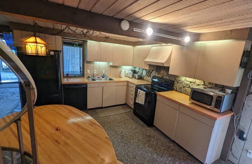 Frankfort Cottage | New! Lwardcove - Gorgeous Beachfront Beauty on Crysal Lake with a Kayak Included!