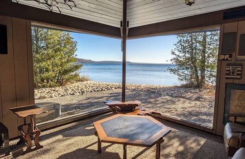 Frankfort Cottage | New! Lwardcove - Gorgeous Beachfront Beauty on Crysal Lake with a Kayak Included!