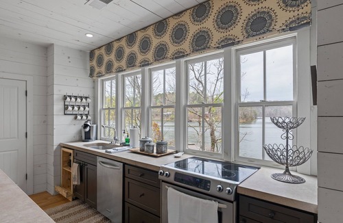 Crane Hill Cottage | New Mgmt: Family Retreat with 270 Degree Views