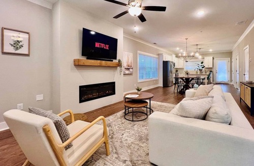 Marietta House | New Modern 3BR Home Near Marietta Sq | Fenced Yard | Pets Welcome