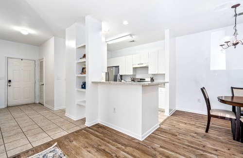 Auburn Apartment | New Modern Getaway ~ 1br, Patio & Pool