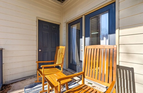 Auburn Apartment | New Modern Getaway ~ 1br, Patio & Pool