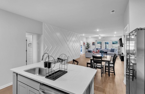 Normal House | NEW! Modern Nest - Huntsville Hideaway