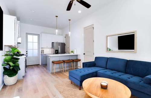 Lafayette House | NEW Oakview Loft - River Ranch - 85" TV - Office - Nespresso - 2 King Beds