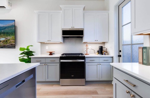 Lafayette House | NEW Oakview Loft - River Ranch - 85" TV - Office - Nespresso - 2 King Beds