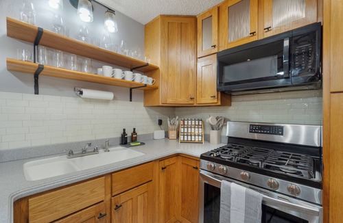 Mary Esther House | NEW! Okaloosa Island, Destin, Navarre 3 bedroom/2 bath, pool, beach gear