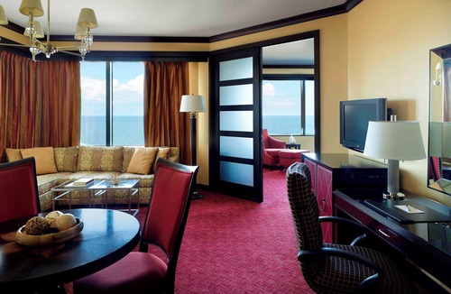Metairie Hotel | New Orleans Marriott Metairie at Lakeway