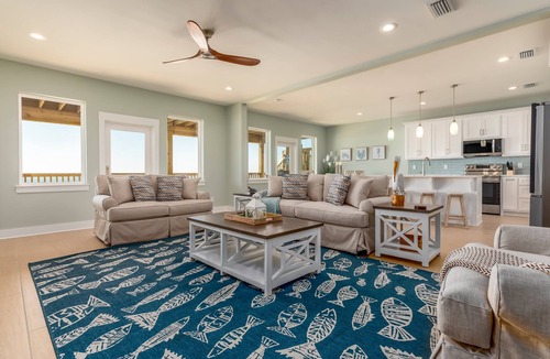 Dauphin Island House | NEW! Parrot Dice. On the beach, pool