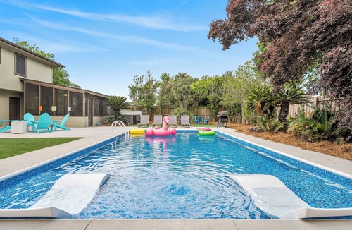 Northeast Pensacola House | *New POOL with Sun Shelf *5 beds * Arcade * Ping Pong * Dog Friendly- Even a Doggy Door! * Astro Turfed Yard * 15 min to Downtown, 25 min to Pensacola Beach * Kids Room with Toys, Crib, and High Chair * Game Room Overlooking