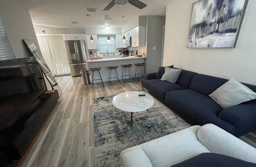 Eatonville House | New Renovated House Near Everything