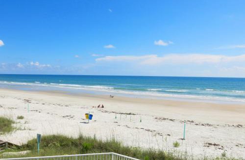 New Smyrna Beach Resort | New Smyrna Waves MOD Collection by Sonesta