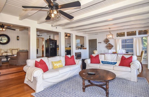 Eclectic Cabin | New! Sweet Retreat by Big Fish Real Estate Group at Lake Martin