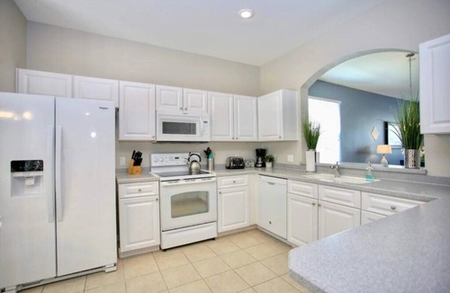 Windsor Hills House | *NEW*Theater, FREE Resort, 3 King, WDW Close!