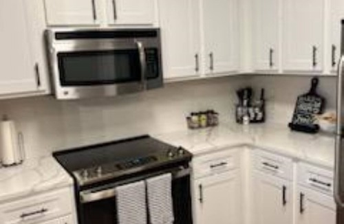 Orlando Apartment | New Unit - offers great views from balcony of downtown Orlando. Great location!