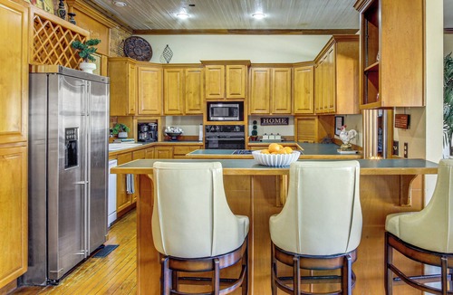 Enterprise Apartment | New York-Style Loft on Main St: Dtwn Enterprise