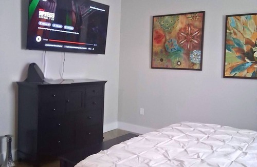 Biloxi Hotel | Newly Built 3-bedroom hotel with AC in charming Ocean Springs