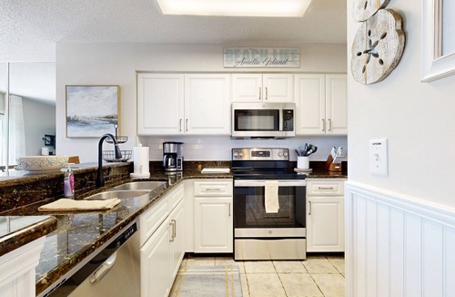 Amelia City House | Newly Decorated, Oceanfront Townhouse with Patio, WiFi, W/D & Shared Pool